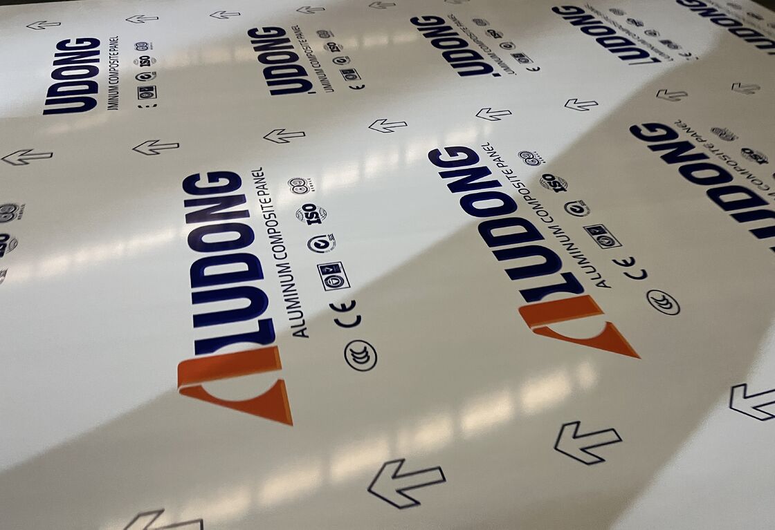 4 * 0.40mm FR B1 درجه آتش بازدار آلومینیوم پنل کامپوزیت برای مرکز خرید، هتل، ایستگاه قطار و غیره