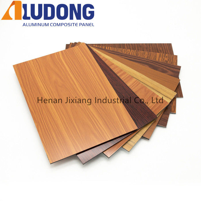 در انبار 1220*2440mm پنل های کامپوزیت آلومینیوم طرح چوبی، مقاومت بالا ضد قالب برای تزئینات داخلی گواهینامه CE
